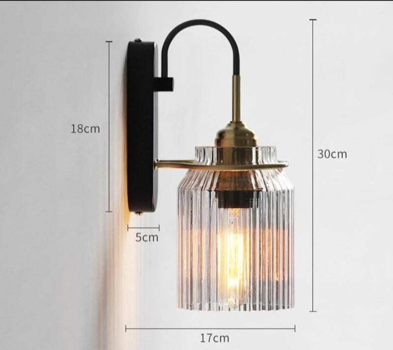 Vintage wandlamp met geribbelde glazen kap