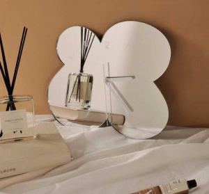 MirraTime | Acryl Spiegel Bloem Wandklok - Moderne Decoratieve Klok