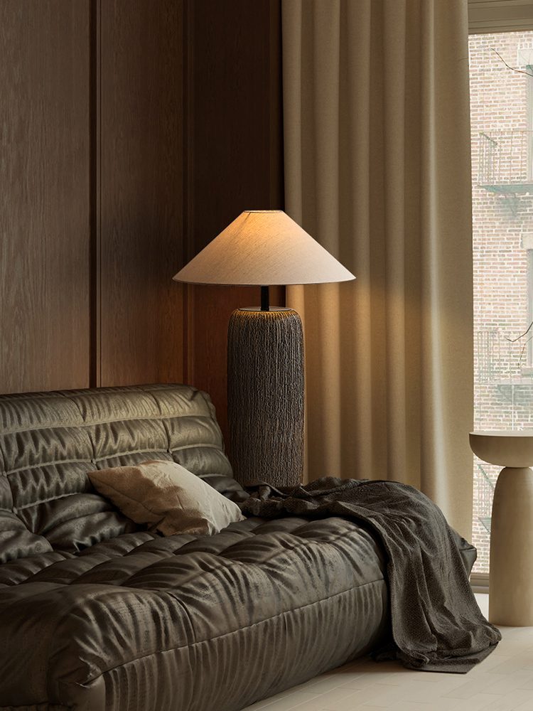 Verweerd houten vloerlamp