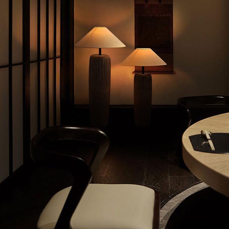 Verweerd houten vloerlamp