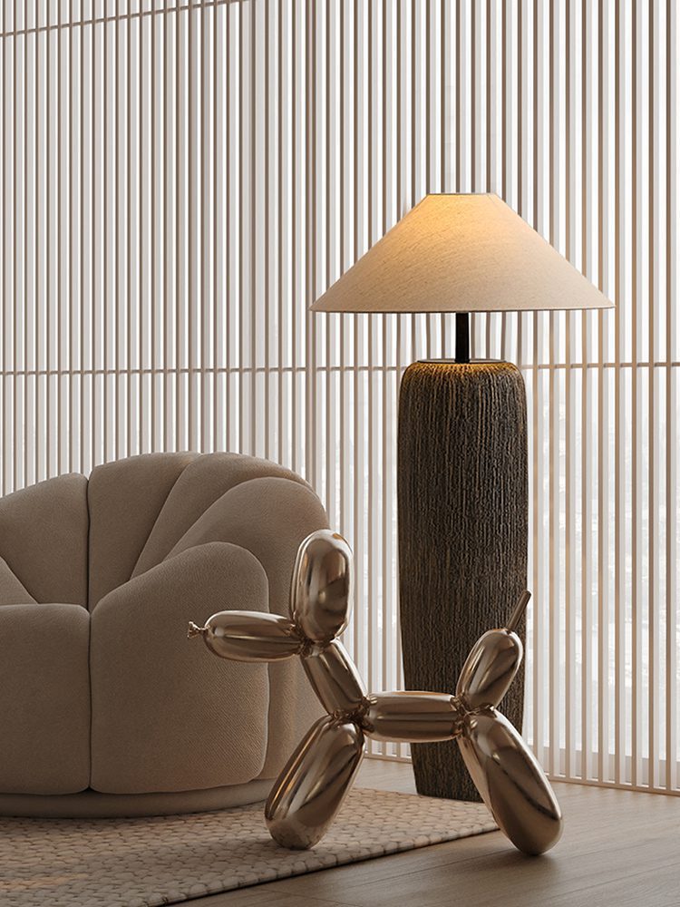 Verweerd houten vloerlamp