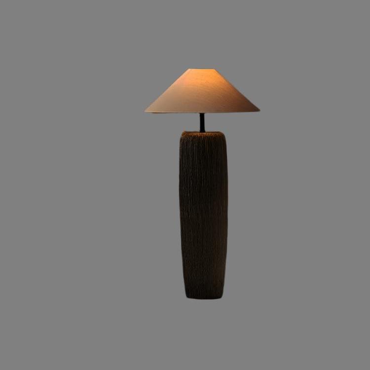 Verweerd houten vloerlamp