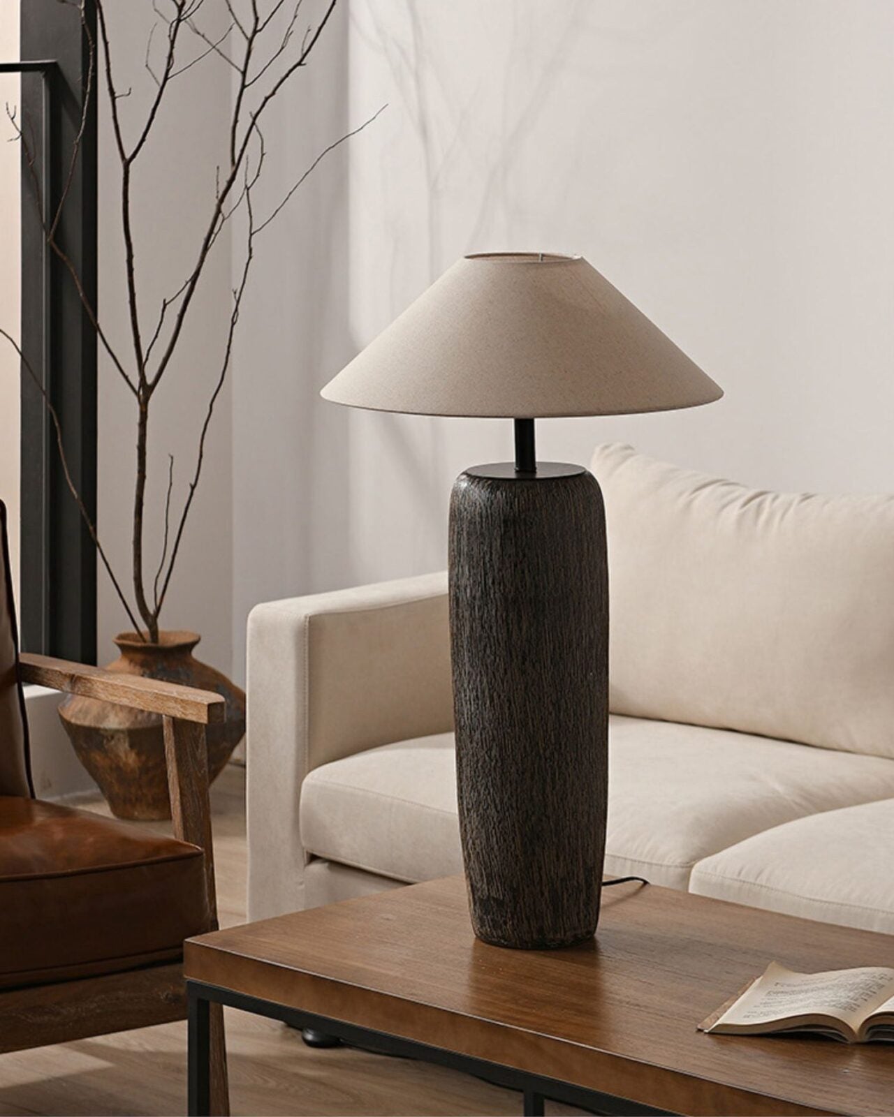 Verweerd houten vloerlamp