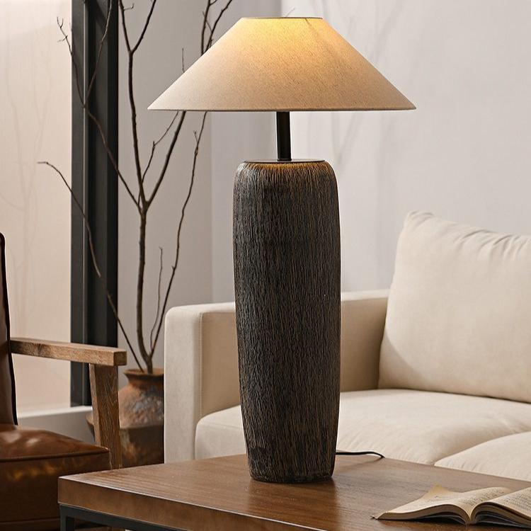 Verweerd houten vloerlamp