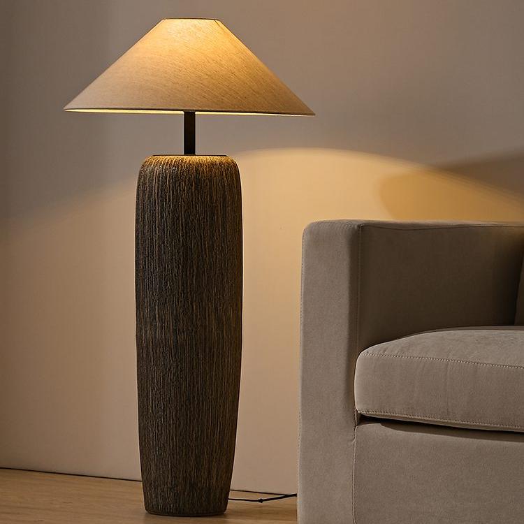 Verweerd houten vloerlamp