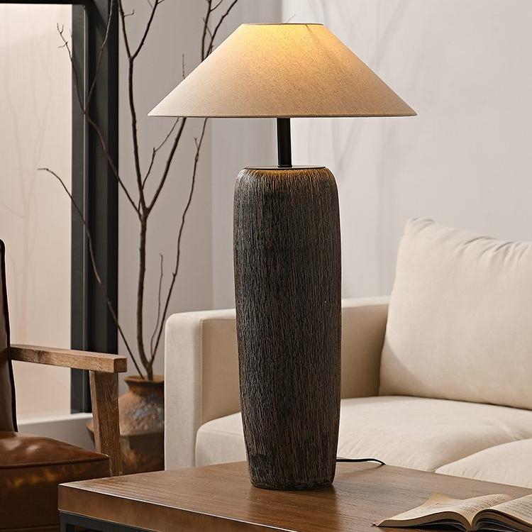 Verweerd houten vloerlamp