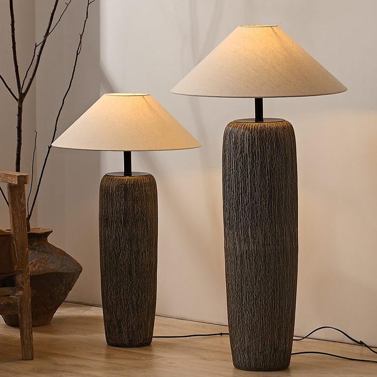 Verweerd houten vloerlamp