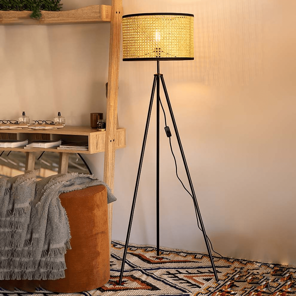 Rotan driepoot vloerlamp