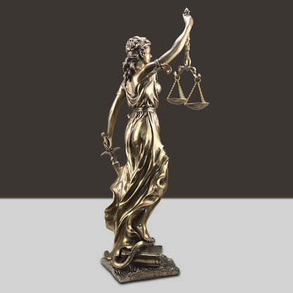 Veridica | Godin van Justitie-beeld – Elegante decoratieve sculptuur van Lady Justice