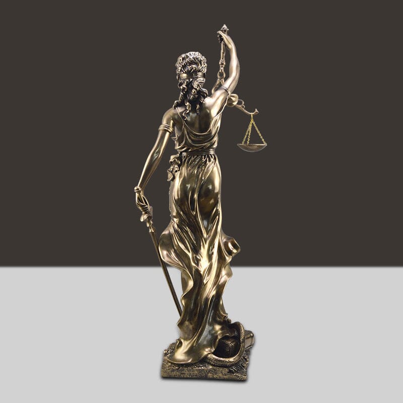 Veridica | Godin van Justitie-beeld – Elegante decoratieve sculptuur van Lady Justice