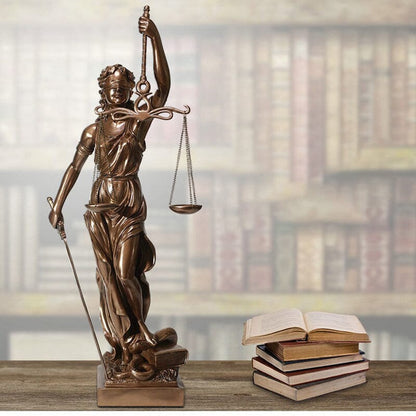 Veridica | Godin van Justitie-beeld – Elegante decoratieve sculptuur van Lady Justice