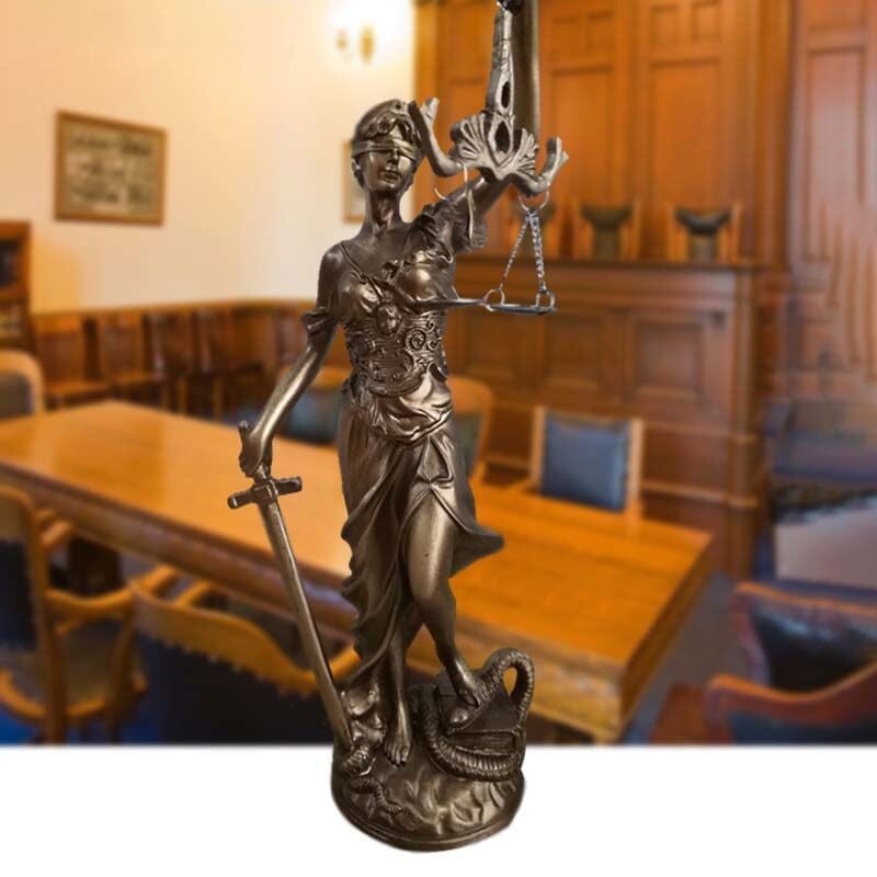 Veridica | Godin van Justitie-beeld – Elegante decoratieve sculptuur van Lady Justice
