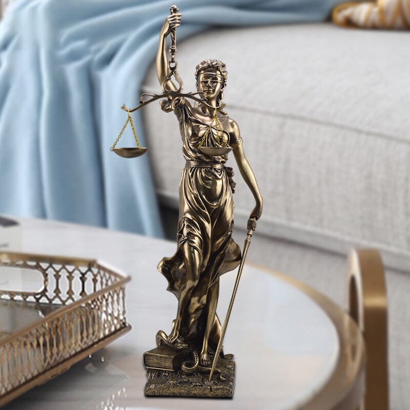 Veridica | Godin van Justitie-beeld – Elegante decoratieve sculptuur van Lady Justice