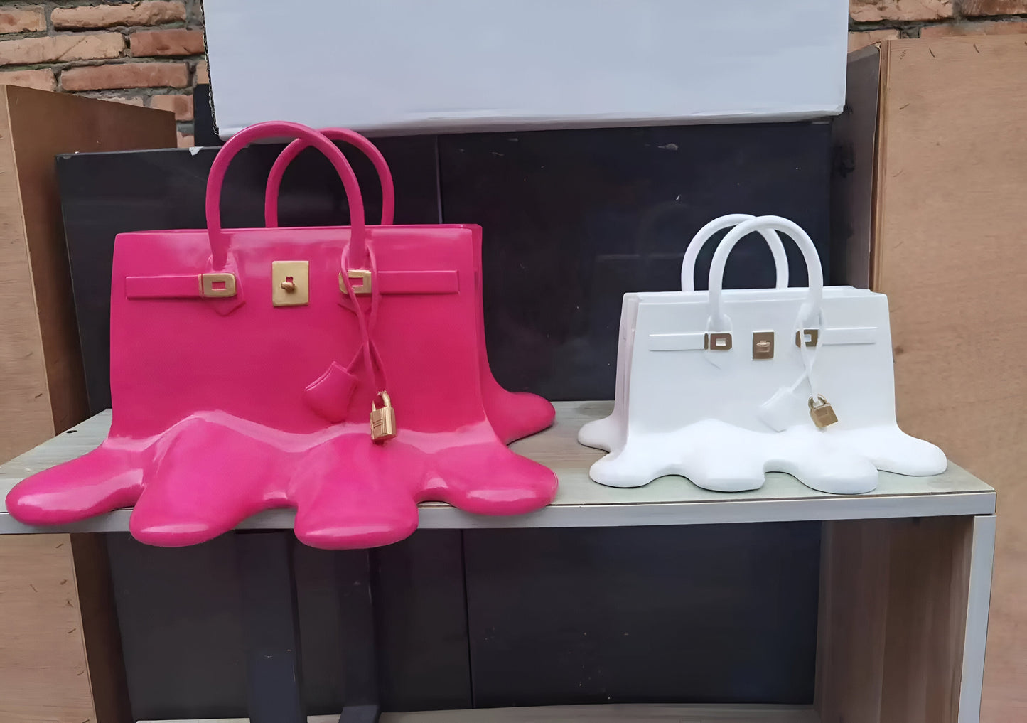 Melantha - Stijlvolle Vaas van Kunsthars in Handtassilhouet