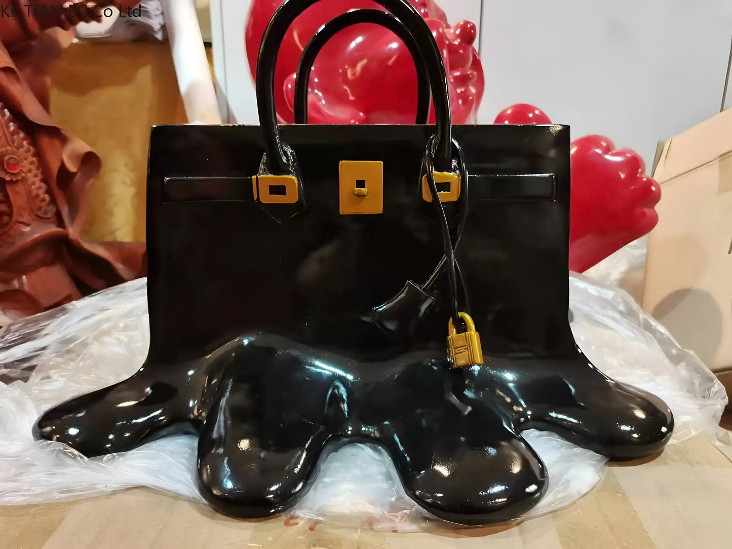 Melantha - Stijlvolle Vaas van Kunsthars in Handtassilhouet