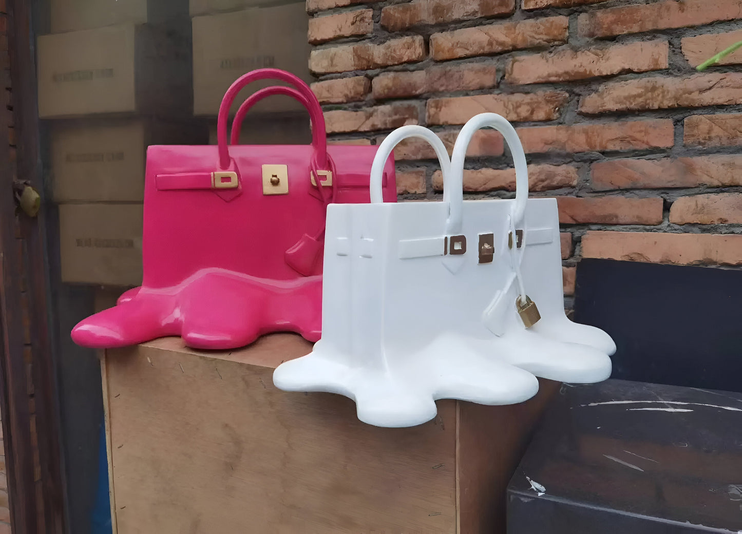 Melantha - Stijlvolle Vaas van Kunsthars in Handtassilhouet