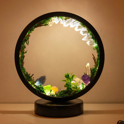 EnchantedRing | Nachtlampje met elegant cirkelvormig frame met groen en echte kristallen, perfect voor thuisdecoratie