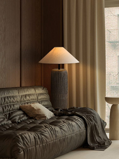 Verweerd houten vloerlamp