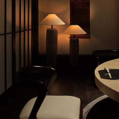 Verweerd houten vloerlamp