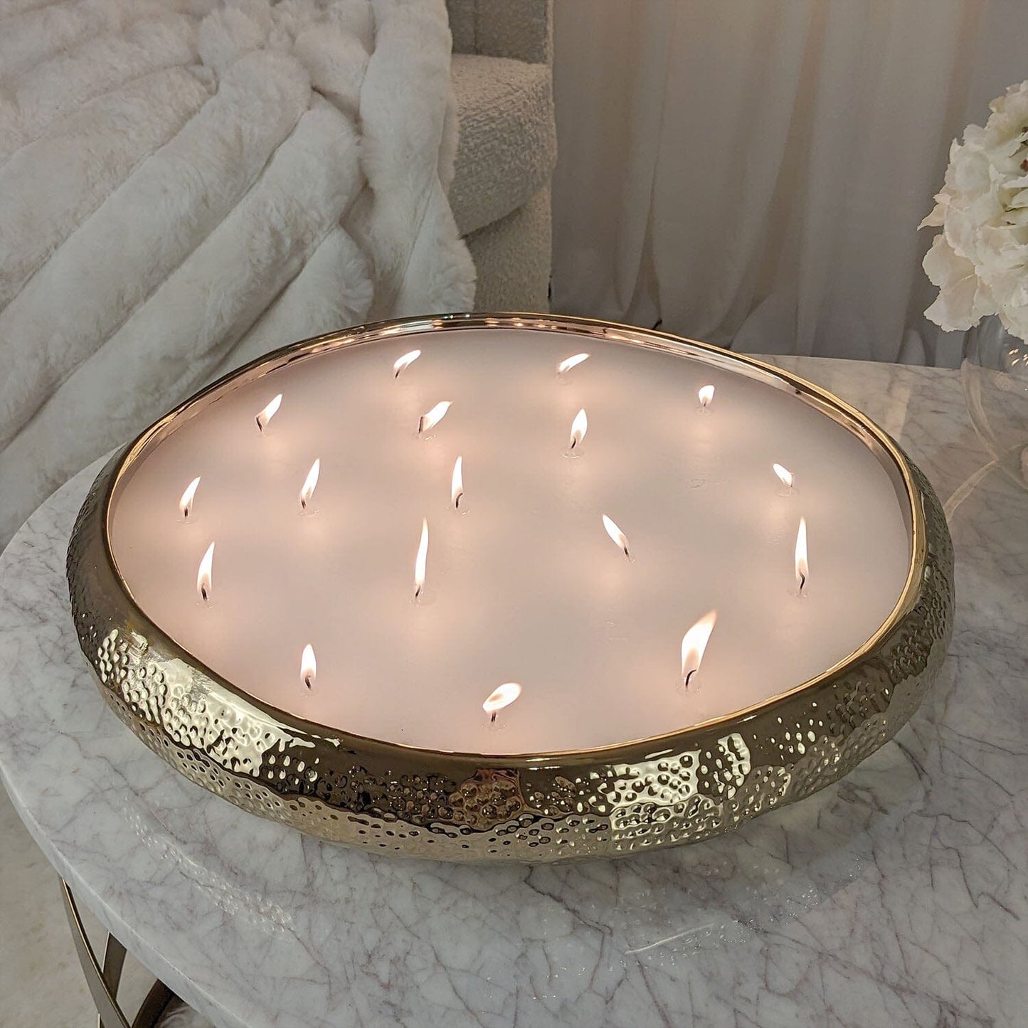 LuxeLicht – XL Geurkaars met 17 Lonten – Betoverende Geur en Gouden Elegantie