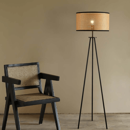 Rotan driepoot vloerlamp